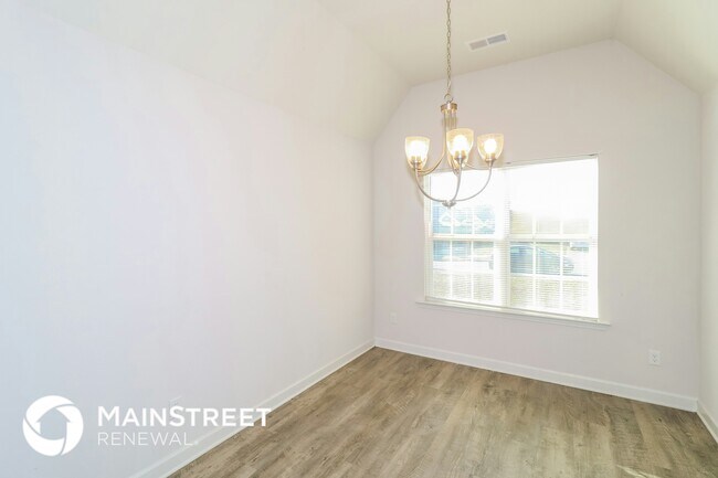 Foto del edificio - 8106 Aiden Rd