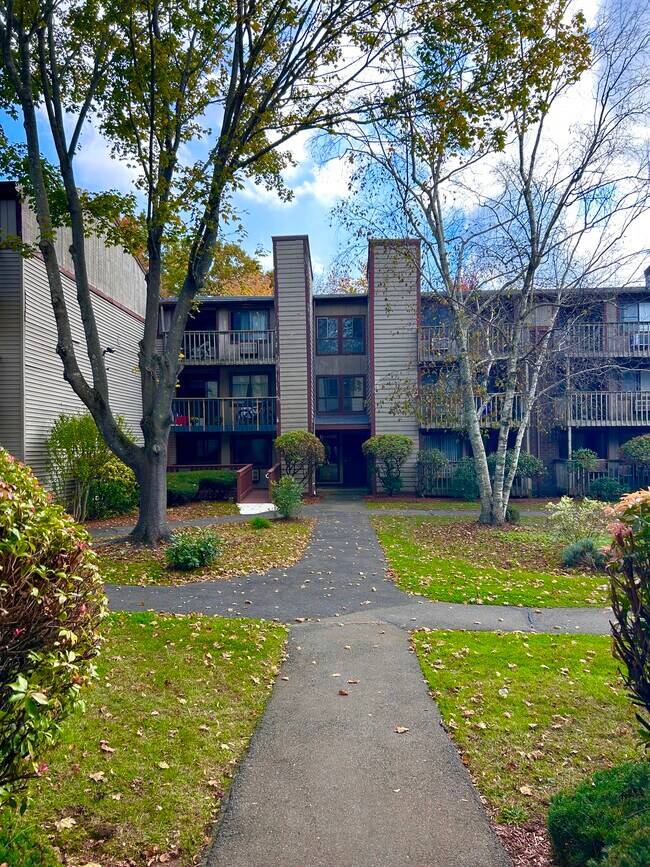 Foto del edificio - 130 Coe Ave