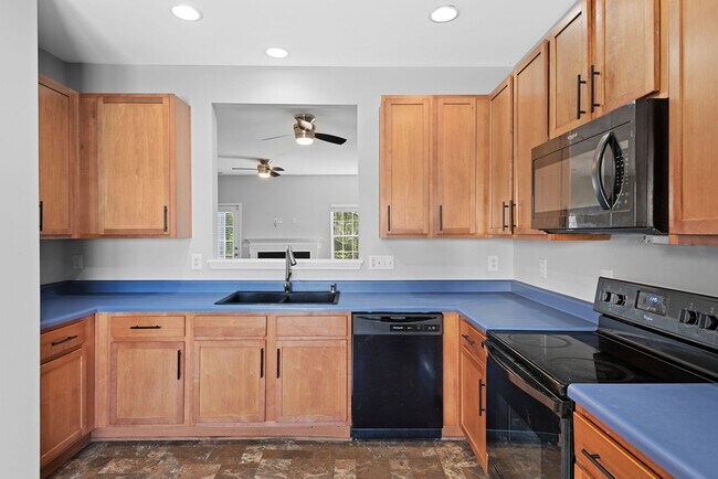 Foto del edificio - 3-Bedroom Townhouse in the Heart of Raleigh