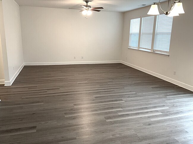 Foto del edificio - 5702 Lakemont Dr