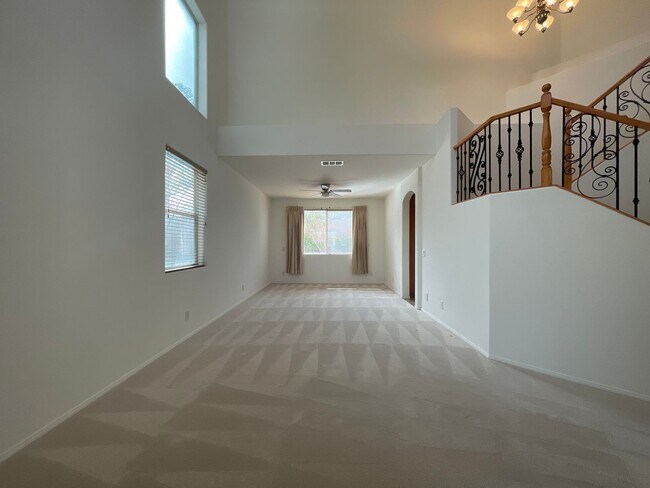 Foto del edificio - BEAUTIFUL HOME IN GATED COMMUNITY WITH POOL!