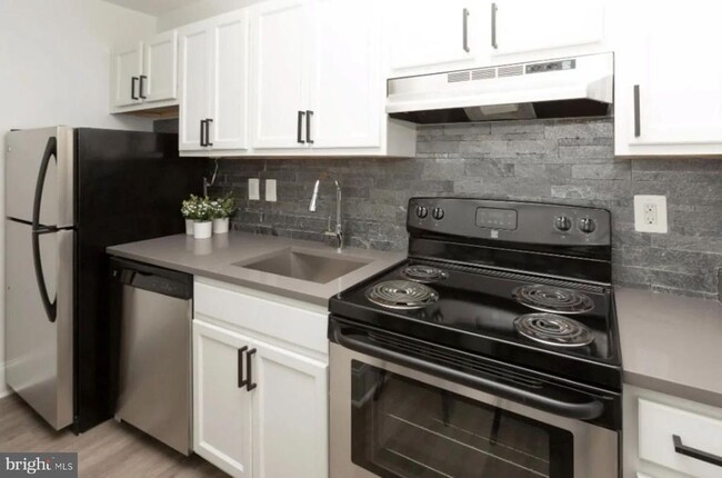 Foto del edificio - 1022 N Calvert St