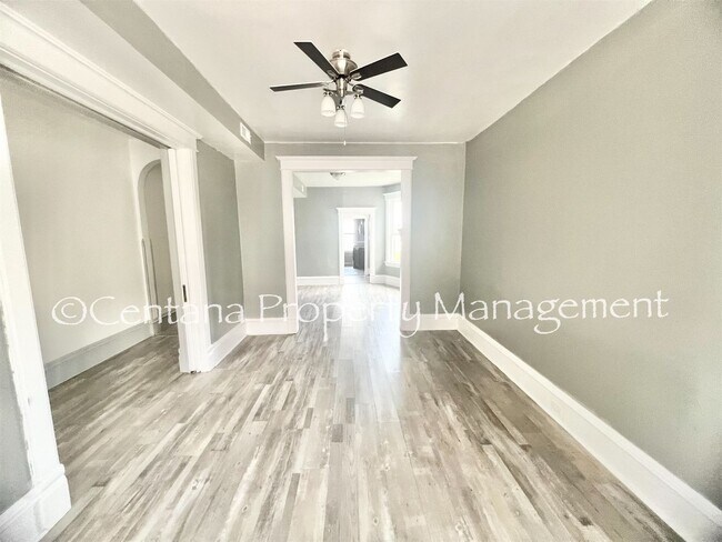 Foto del edificio - 317-321 N. Washington