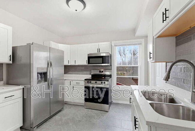 Building Photo - 39 E 32nd St