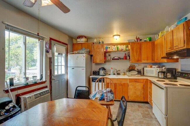 Building Photo - 5833 Balsam Rd. #1