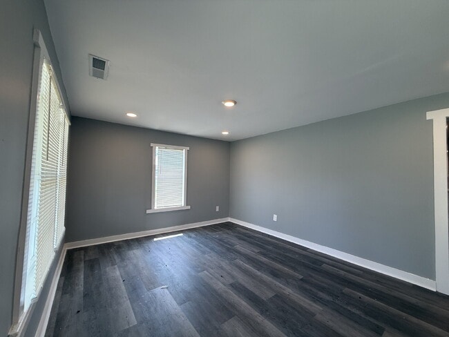 Foto del edificio - 2 bedroom Cozy Living with Modern Comforts!"
