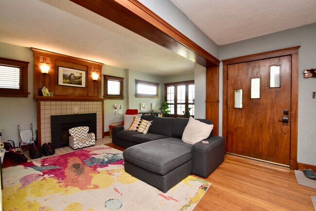 Foto del edificio - Newly Remodeled 4 Bedroom 2 Bath Home in Salt Lake City!!