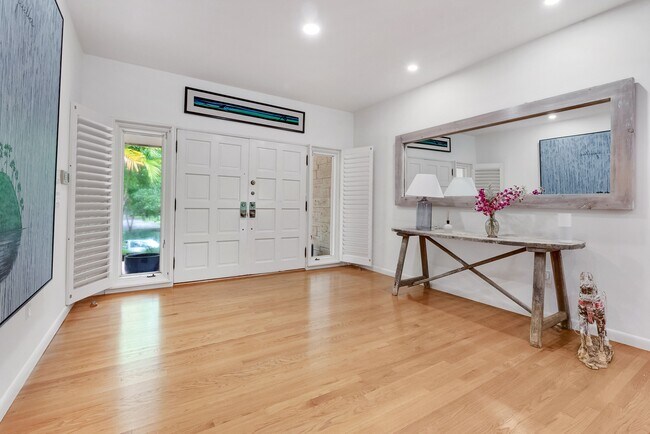 Building Photo - 8290 La Rampa St