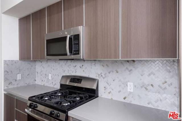 Foto del edificio - 1819 Kelton Ave