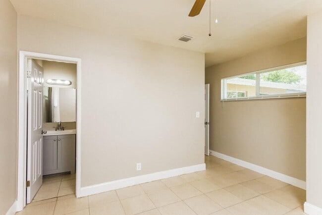 Foto del edificio - 3140 NW 4th Pl