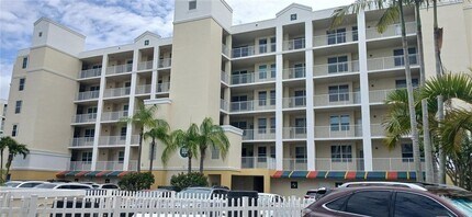 Building Photo - 1200 Country Club Dr