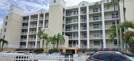 Building Photo - 1200 Country Club Dr