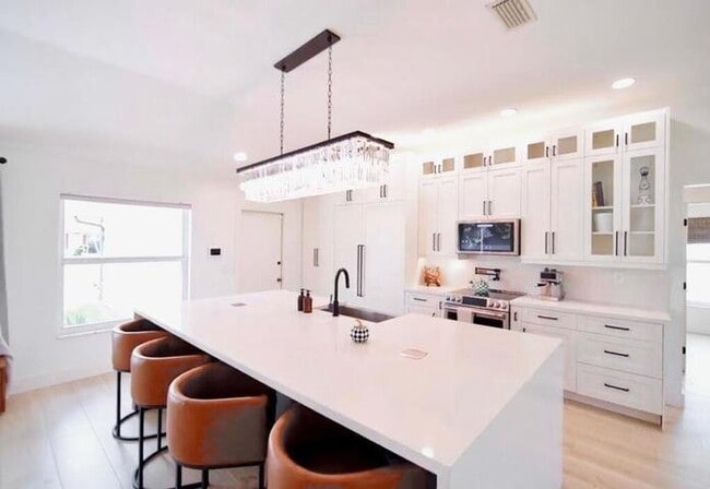 Building Photo - 1853 Shower Tree Way