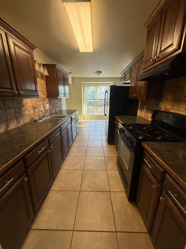 Foto del edificio - 3417 Timberlane Dr