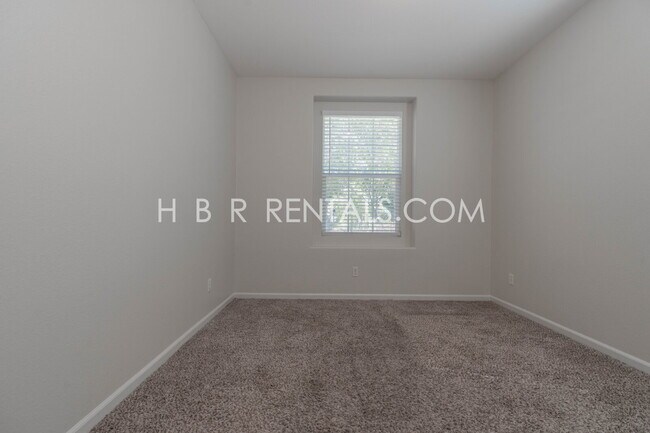 Building Photo - 521 S Altura Ct
