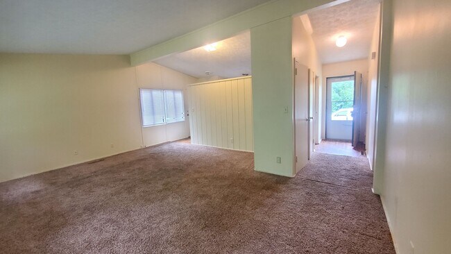 Foto del edificio - Finleyville 3 Bedroom 1.5 Bath Ranch $1,50...
