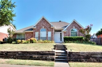 Building Photo - 8221 Edgewater Dr