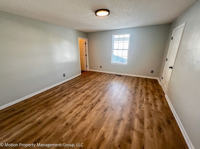 Foto del edificio - 2407 N Chamberlain Ave