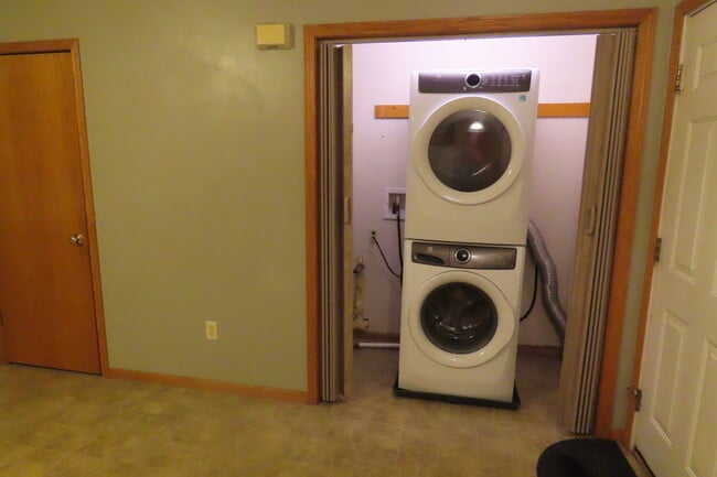 washer dryer - 2025 S Main St