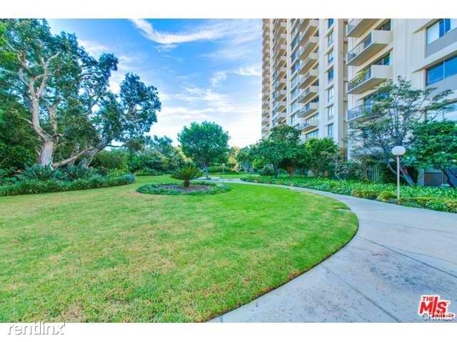 Building Photo - 2170 Century Park E