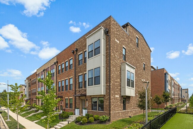 End Unit, Semi Detached - 4737 Towne Park Rd