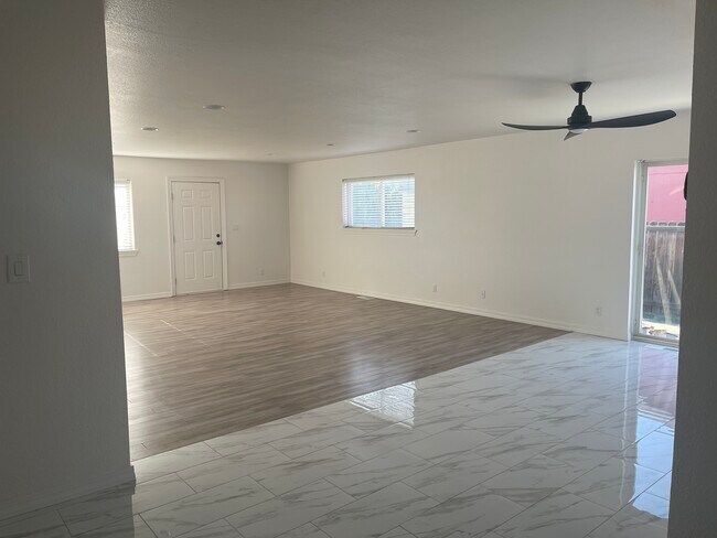Building Photo - 205 N Cedar Ave