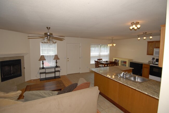 Building Photo - 2355 Skyler Dr
