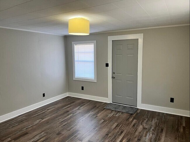 Building Photo - Kendall Easterwood Properties