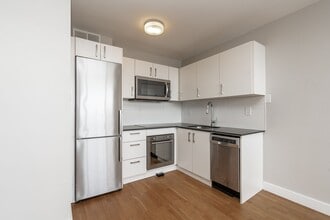 Building Photo - 730 St Clarens Ave