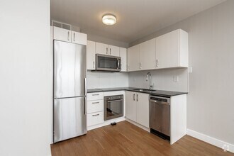 Building Photo - 730 St Clarens Ave
