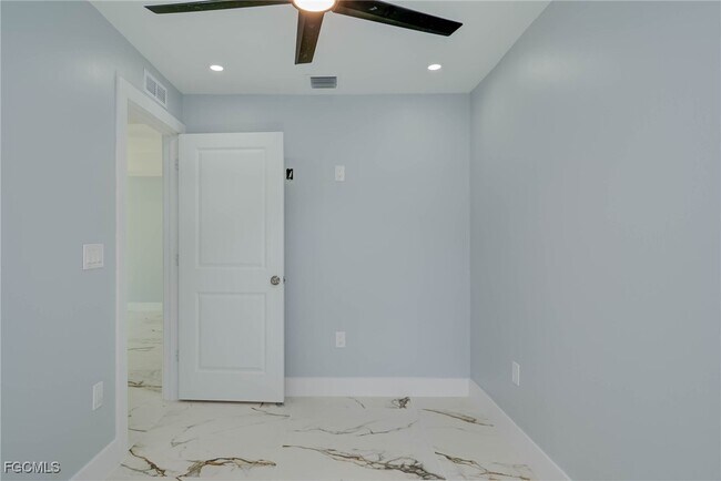 Foto del edificio - 805-807 W 12th St