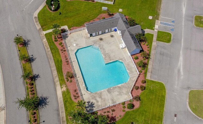 Foto del edificio - 2801 McDougall Dr