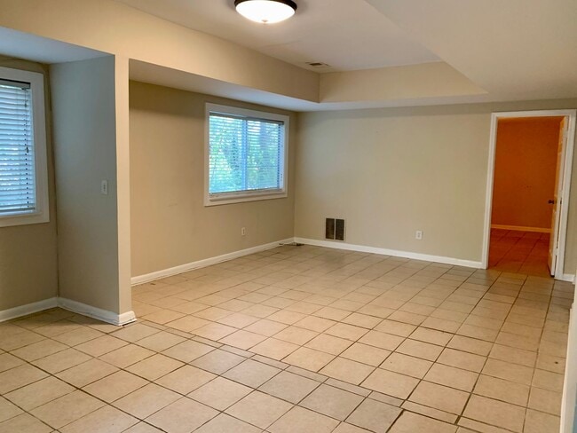 Foto del edificio - 5931 Kay Dr NW