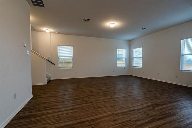 Building Photo - 317 Bronco Billy Dr