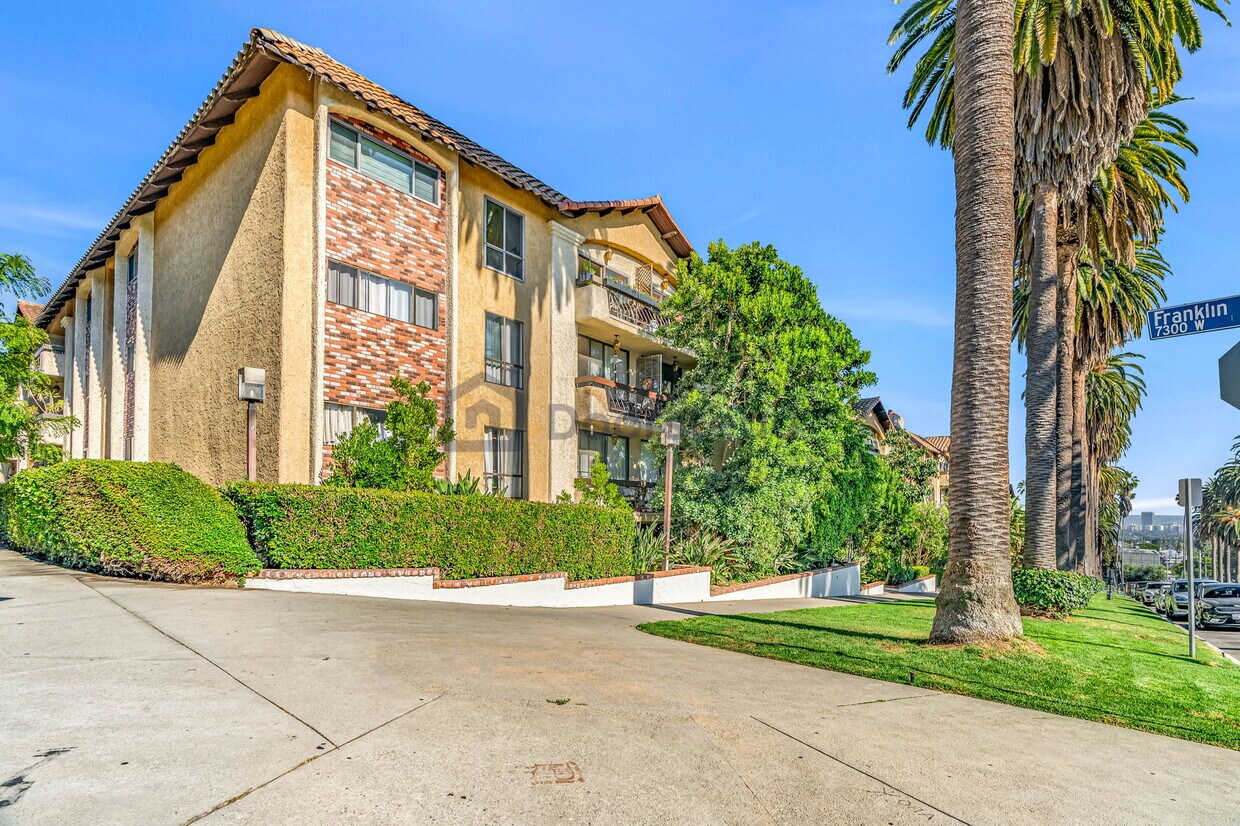 1750 Camino Palmero St Unit Apt 433, Los Angeles, CA 90046 Condo for