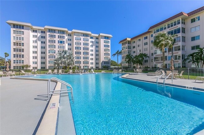 Foto del edificio - 632 Edgewater Dr