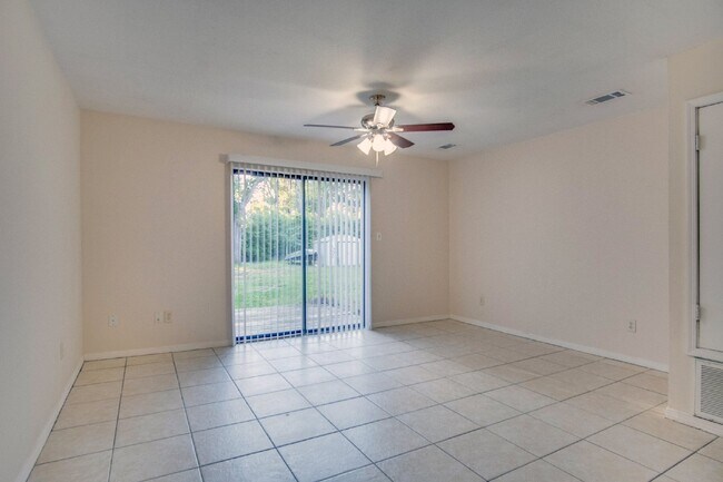 Foto del edificio - Completely updated 2 bedroom town home Loc...