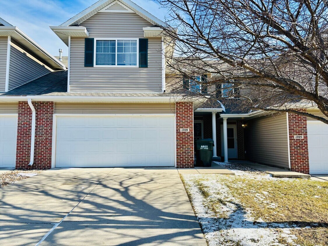 Beautiful Townhouse in Elkhorn School District - Beautiful Townhouse in Elkhorn School District