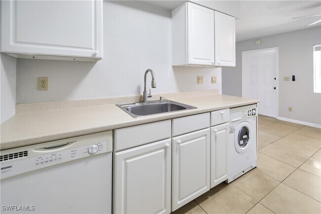 Building Photo - 4621 Bayshore Dr