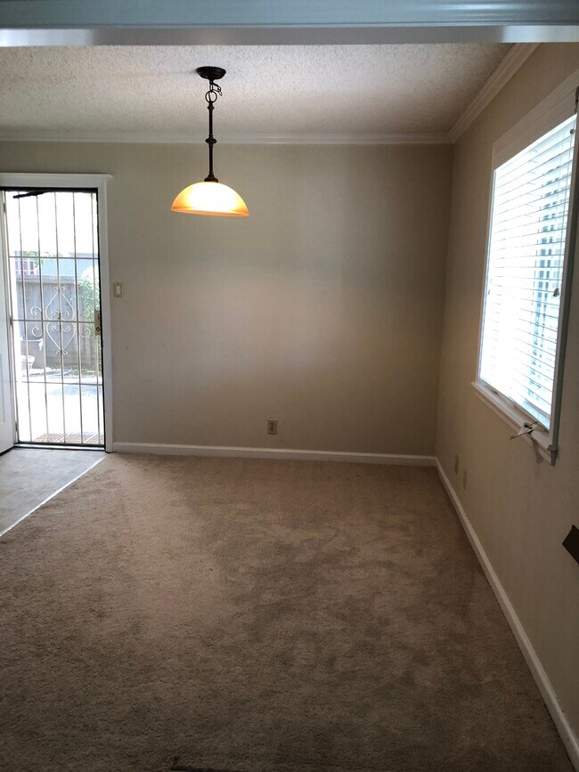 Diningroom - 388 N 33rd St