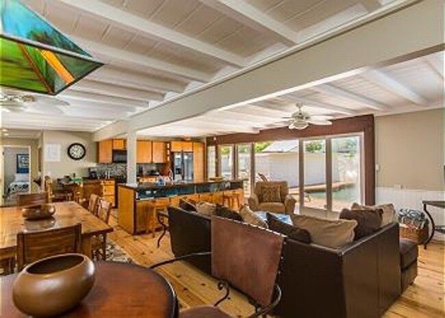 Building Photo - Helen's Beach House in Kailua (Fully furni...
