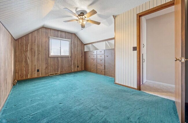 Dormitorio - 113 5th Ave W