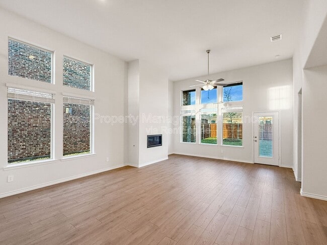 Foto del edificio - 2021 Ozark Hls Ln