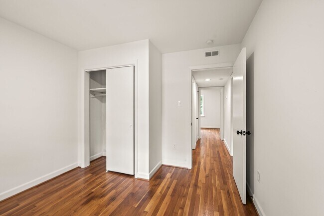 Foto del edificio - 1640 W Northwest Blvd