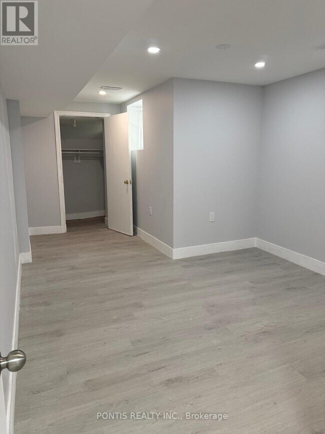 Building Photo - 55 Wildberry Crescent