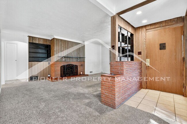 Foto del edificio - Charming Home with Washer/Dryer and Fenced in Yard