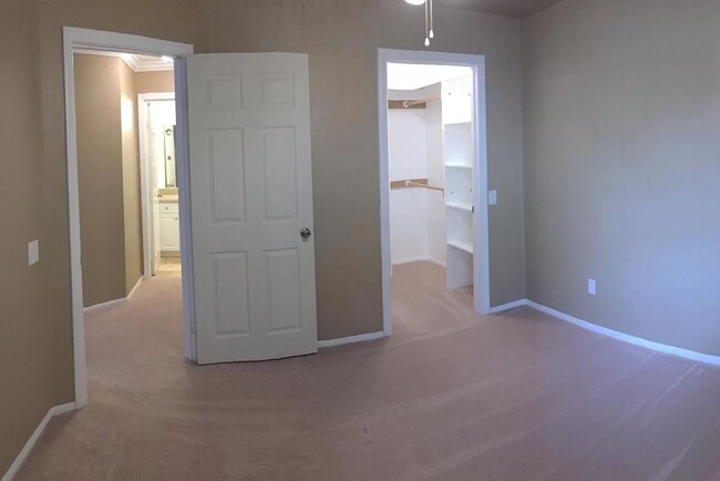 Building Photo - ** Move In Rent Special- $1000 Off** Lovel...
