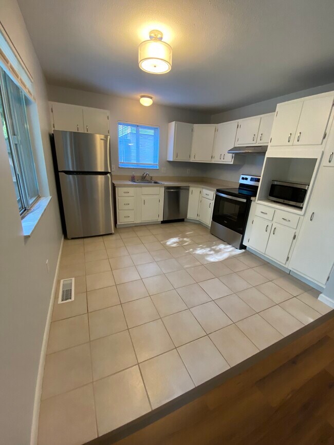 Building Photo - 1128 Lanette Dr