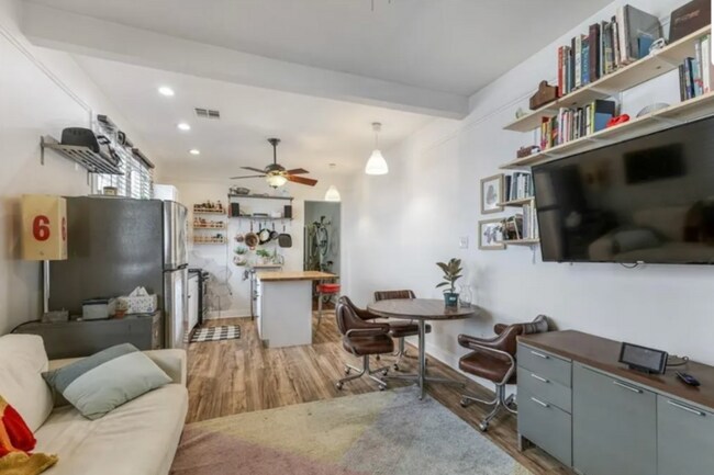 Foto del edificio - 3131 Milan St