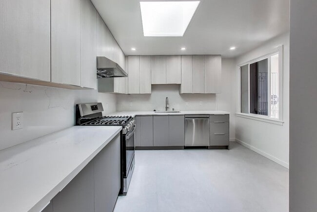Building Photo - Beautiful Updated 3BD/2BA + Bonus Room Hom...